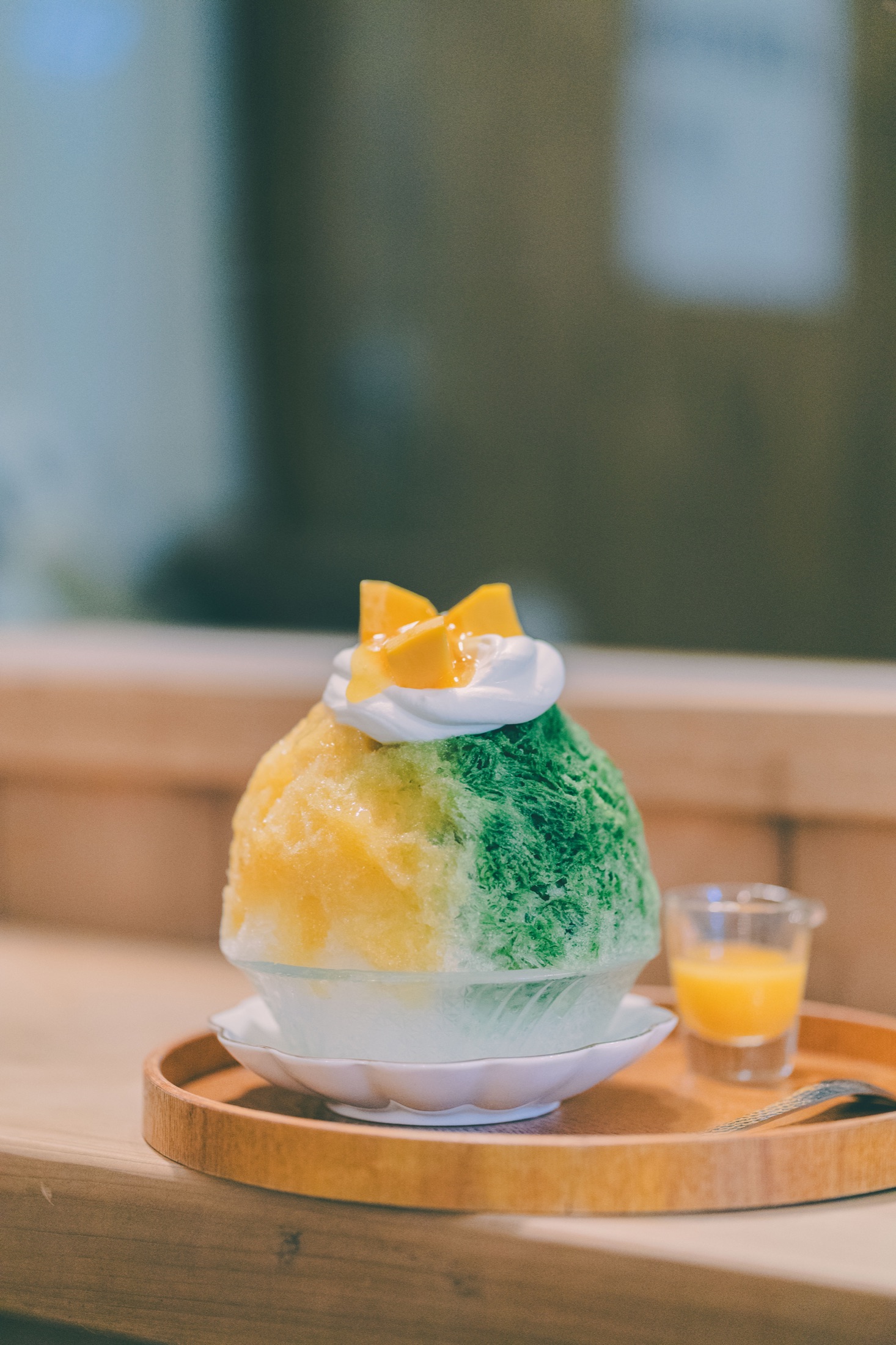 鹽埕町氷菓室的芒果抹茶刨冰近照